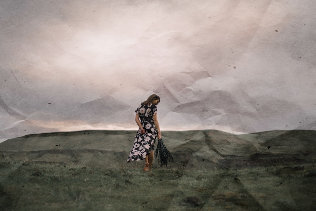 découvrez le pineau d'aunis, un cépage subtil et aromatique cultivé en loire, offrant des vins rouges délicats aux notes de fruits noirs et d'épices. parfait pour accompagner vos plats méditerranéens et vos moments conviviaux.