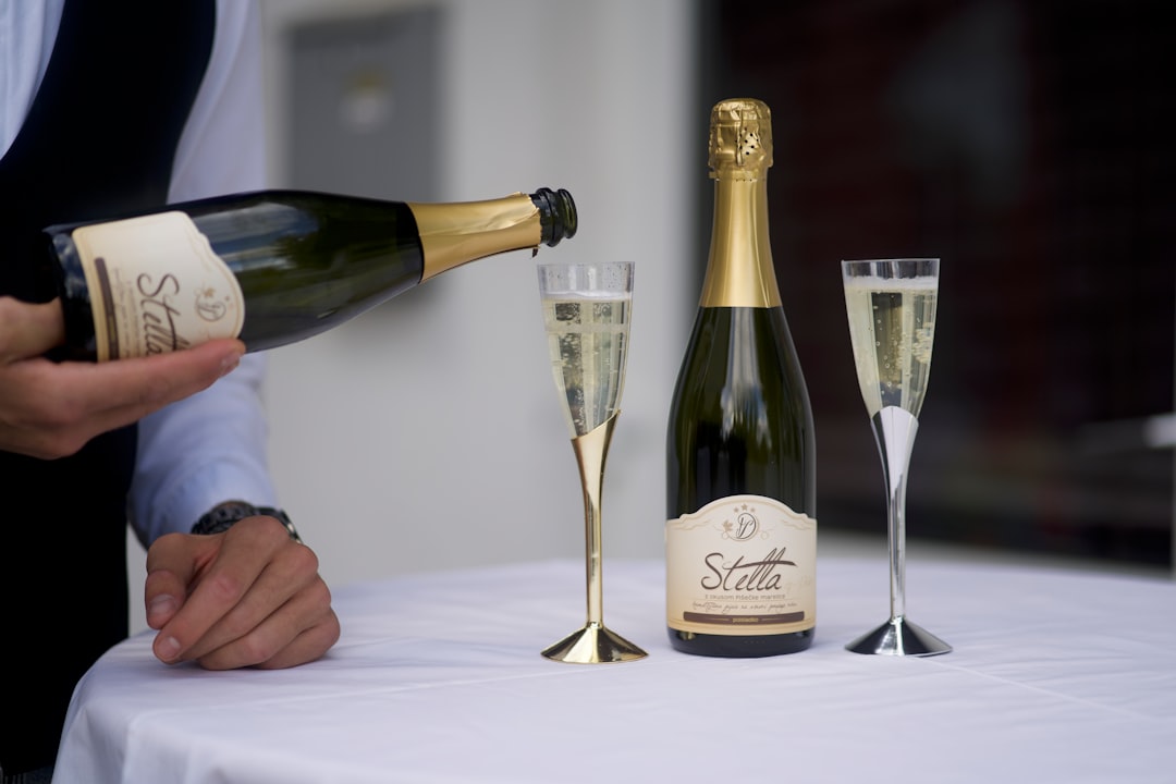 découvrez notre sélection de champagnes abordables : profitez de bulles festives et de qualité à prix doux pour toutes les occasions !