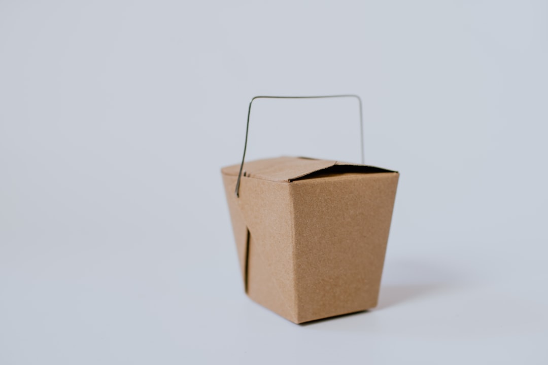 découvrez la praticité du bag in box : une solution innovante pour conserver et servir vos boissons, vins ou jus en toute simplicité, tout en préservant leur fraîcheur plus longtemps.
