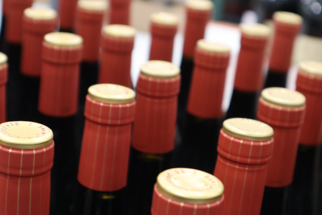 découvrez le charme du light red wine : un vin rouge léger, fruité et facile à déguster, idéal pour accompagner vos repas ou partager un moment convivial entre amis.