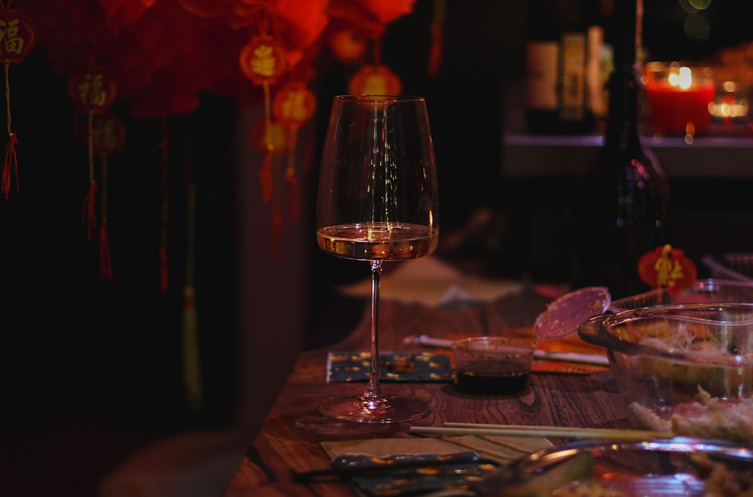 découvrez le light red wine, un vin rouge léger parfait pour accompagner vos repas. idéal pour ceux qui recherchent fraîcheur et finesse en bouche, ce vin séduit par sa douceur et ses arômes fruités.