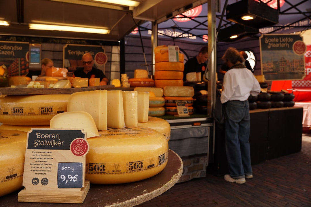 découvrez notre cheese box : une sélection gourmande de fromages artisanaux, idéale pour vos apéritifs, cadeaux ou moments de dégustation conviviale. livraison rapide partout en france.