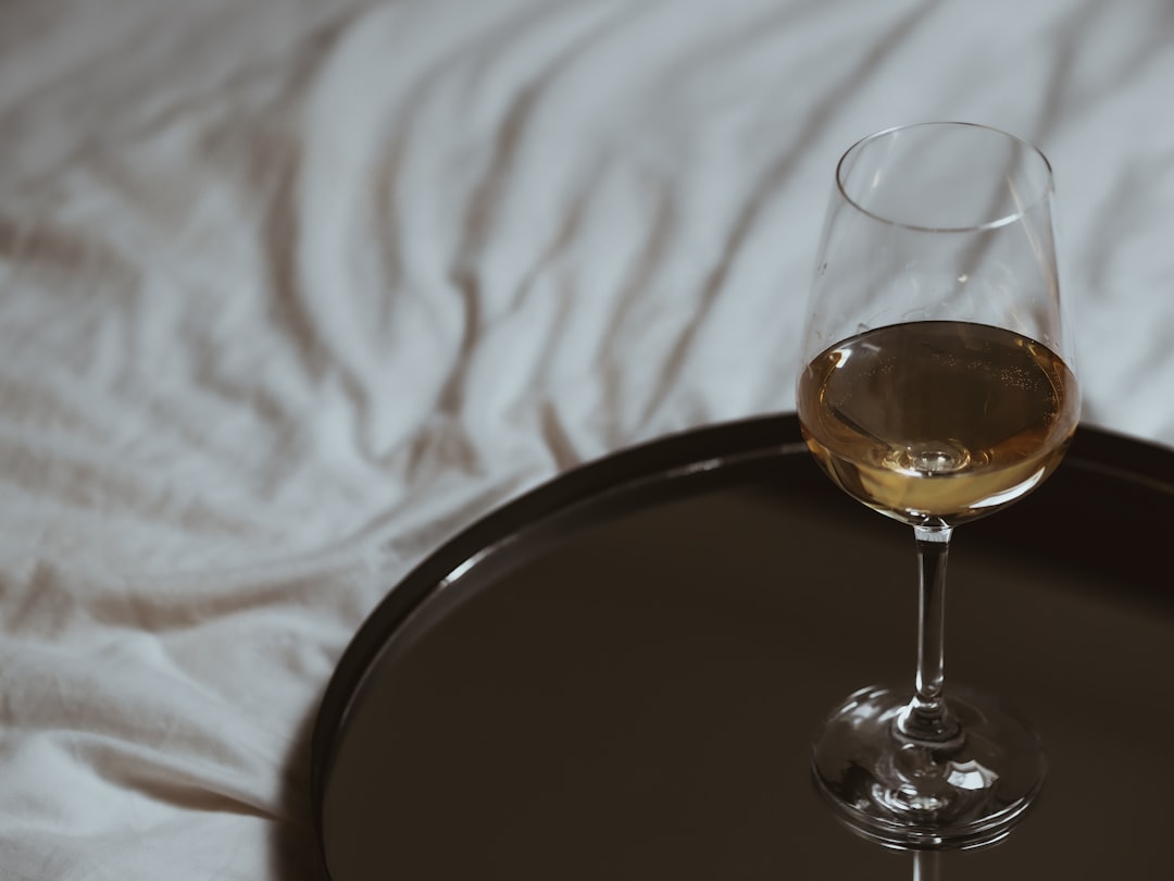 découvrez le vin blanc pétillant italien, une boisson raffinée aux bulles délicates, idéale pour célébrer vos moments spéciaux ou accompagner vos apéritifs avec élégance.