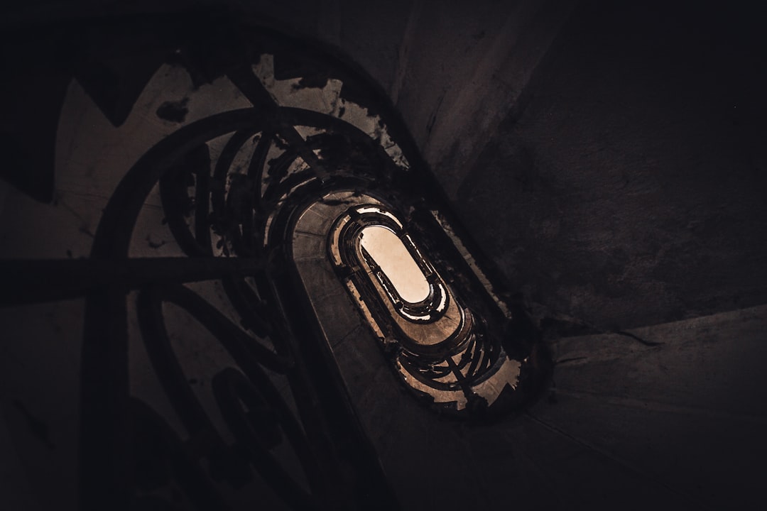 découvrez le vin naturel : un vin sans additifs, issu de l’agriculture biologique ou biodynamique, respectueux de l’environnement et de votre santé. goûtez l’authenticité avec des saveurs uniques et naturelles.