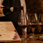 beaune oenologie en cave : sommelier guide nez-bouche, verres et carnet