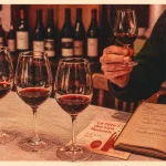 Club oenologique : verres et dégustation de vin sur une table