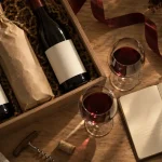 Kit dégustation vin : dégustation à l’aveugle, verres et carnet sur table